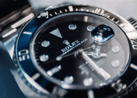 why is submariner more expensive than gmt